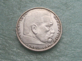 Германія (-) Германия (-) ^/--/^ ГЕРМАНИЯ.2 Марки 1938 г В, Гинденбург ТРЕТИЙ РЕЙХ. СЕРЕБРО. Сохран!. (2) ^_^^^ Германія.2 Марки 1938 р. В, Гінденбург третій Рейх. СЕРЕБРО. Збережи! (2) - фото фото фото