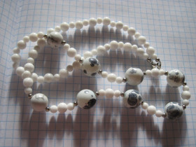 Ювелірні вироби, біжутерія Ювелирные изделия, бижутерия ^/--/^ Бусы .  Бижутерия винтаж . Молочное стекло. ^_^^^ Біжутерія гвинтаж. Молочне скло. - фото фото фото