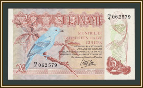 Сурінам Суринам ^/--/^ Суринам 2 1/2 гульдена 1985 P-119  (119 /--/ a) UNC ^_^^^ Сурінам 2 1/2 гульдена 1985 P-119 (119 /--/ a) UNC - фото фото фото