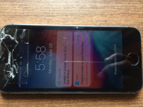 Apple iPhone Apple iPhone ^/--/^ iPhone 5 /--/ S neverlock 16 /--/ GB на запчасти + вторая батарея ^_^^^ iPhone 5 /--/ S neverlock 16 /--/ GB на запчастини + друга батарея - фото фото фото