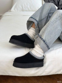 УГГІ (UGG) УГГИ (UGG) ^/--/^ Короткие замшевые угги с вышивкой, трендовые угги ITTS автоледи 36,37,39,40 /--/ р код 9817 36 ^_^^^ Короткі замшеві вуггі з вишивкою, трендові вуггі ITTS автоледі 36,37,40 /--/ р код 9817 36 - фото фото фото
