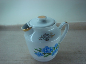 Статуетки, Скульптури, Фігурки, Фарфор Статуэтки, Скульптуры, Фигурки, Фарфор ^/--/^ Молочник порцеляновий Городниця  (білий, блакитні квіти та позолота) Вироби Городницького порцелянового ^_^^^ Молочник фарфоровый Городница (белый, голубые цветы и позолота) Изделия Городницкого фарфорового - фото фото фото