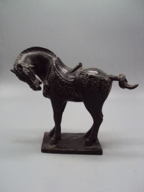 Статуетки, Скульптури, Фігурки, Фарфор Статуэтки, Скульптуры, Фигурки, Фарфор ^/--/^ Фигура шпиатр статуэтка конь лошадь помеднение лошадка высота 18 см, длина 21 см   (№1825) ^_^^^ Фігура шпіатр статуетка кінь коня уповільнення коня висота 18 см, довжина 21 см (No 1825) - фото фото фото