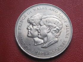 Єлизавета II (до ) Елизавета II (до ) ^/--/^ Великобританія 25 пенсів  (крона) 1981 - Одруження Чарльза і Діани  (2) ^_^^^ Великобритания 25 пенсов (крона) 1981 — Женитьба Чарльза и Дианы (2) - фото фото фото