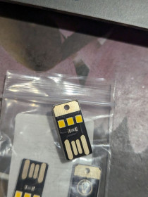 Світильники Светильники ^/--/^ USB LED світильник брелок 3 LED 110 /--/ mA ^_^^^ USB LED светильник брелок 3 LED 110 /--/ mA - фото фото фото