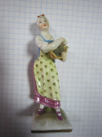 Статуетки, Скульптури, Фігурки, Фарфор Статуэтки, Скульптуры, Фигурки, Фарфор ^/--/^ ЕВРОПА . ФЕРСТЕРНБЕРГ  (КОН. 18-НАЧ.19 ВВ) БАРЫШНЯ С КОРЗИНОЙ. ЕСТЬ ПОВРЕЖДЕНИЕ ^_^^^ ЄВРОПА. ФЕРСТЕРНБЕРГ (КОН. 18-НАЧ.19 ВВ) БАРИСНЯ З КОРЗИНОЮ. Пошкодження - фото фото фото