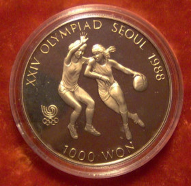 Республіка Корея Республика Корея ^/--/^ 1000 вон Южная Корея 1988 Proof в капсуле. Нечастая! ^_^^^ 1000 вон Південна Корея 1988 Proof в капсулі. Нечаста! - фото фото фото