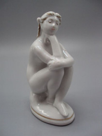 Статуетки, Скульптури, Фігурки, Фарфор Статуэтки, Скульптуры, Фигурки, Фарфор ^/--/^ Фигура фарфор статуэтка ЛФЗ пляжница обнаженная девушка сидит думает ню высота 11,2 см №15510 ^_^^^ Фігура фарфор статуетка ЛФЗ пляжниця оголена дівчина сидить думає ню висота 11,2 см No 15510 - фото фото фото