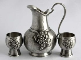 Кухонне начиння, посуд, столове срібло Кухонная утварь, посуда, столовое серебро ^/--/^ Олов&amp;apos;яний глечик кувшин і 2 келихи 1836 рік Artina-SKS Austria ^_^^^ Оловьяный кувшин и 2 бокала 1836 год Artina-SKS Austria - фото фото фото