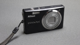 Nikon Nikon ^/--/^ Цифровой фотоаппарат Nikon Coolpix S /--/ 560 10.0 /--/ Mpix Вживане ^_^^^ цифровий фотоапарат Nikon Coolpix S /--/ 560 10.0 /--/ Mpix - фото фото фото