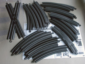 H H ^/--/^ NEW!!!!!  Фирменный комплект рельсов  BACHMANN E-Z - HO 1:87 ^_^^^ Фірмовий комплект рейок на баластній призмі BACHMANN E-Z - HO 1:87 - фото фото фото