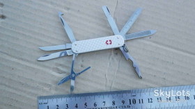 Ножі, мультітули Ножи, мультитулы ^/--/^ Victorinox MiniChamp Alox 0.6381.26, 3 шари / 15 функцій, сріблясті рифлені накладки з алюмінію, ніж-брелок, Outdoor, EDC, Slipjoint ^_^^^ Victorinox MiniChamp Alox 0.6381.26, 3 слоя / 15 функций, серебристые рифленные накладки из алюминия, неж-брелок, Outdoor, EDC, Slipjoint - фото фото фото
