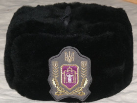 Зимові головні убори Зимние головные уборы ^/--/^ Ушанка. Натуральная кожа овчина мех. Военный медик офицер. Шапка 56 р ^_^^^ Ушанка. Натуральна шкіра вівчина хутро. Військовий медик офіцер. Шапка 56 р - фото фото фото