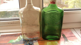 Інше Другое ^/--/^ Бутылка,выпуклый рисунок карета,герб,2 штуки,разные ^_^^^ Пляшка, опуклий малюнок карета, герб, 2 штуки, різні - фото фото фото