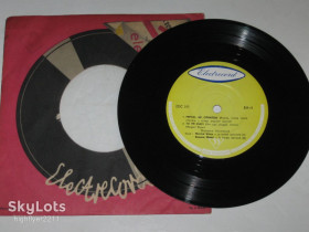 Платівки Пластинки ^/--/^ Пластинка Orchestra Electrecord - Pepito, Mi Corazon / Marina Voica, Roxana Matei, Drăghici, Slăveanu  (1962) ^_^^^ Платівка Orchestra Electrecord - Pepito, Mi Corazon / Marina Voica, Roxana Matei, Drăghici, Slăveanu (1962) - фото фото фото