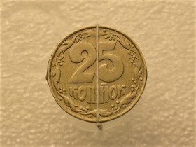 Обігові Обиходные ^/--/^ 25 копійок 1992 рік Україна &amp;quot; Брак, Невелике Зміщення Реверса Відносно Аверса &amp;quot;  (132+) ^_^^^ 25 копеек 1992 год Украина &amp;quot; Брак, Небольшое Смещение Реверса Относительно Аверса &amp;quot; (132+) - фото фото фото