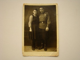 Листи, фото Письма, фото ^/--/^ Фото военного офицера с женой, медаль за Отвагу 1943 г. ^_^^^ Фото військового офіцера з дружиною, медаль за Відвагу 1943 р. - фото фото фото