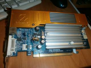 Відеокарти Видеокарты ^/--/^ Видеокарта Giabyte PCI-E нет изображения ^_^^^ Відеокарта Giabyte PCI-E немає зображення - фото фото фото