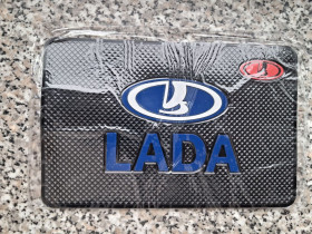 Килимки Коврики ^/--/^ Антиковзкий килимок на торпеду з логотипом Lada ^_^^^ Антиковзкий коврик на торпеду с логотипом Lada - фото фото фото