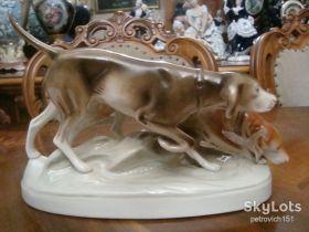 Статуетки, Скульптури, Фігурки, Фарфор Статуэтки, Скульптуры, Фигурки, Фарфор ^/--/^ Красивая большая Статуэтка Собаки Пойнтер Охота Фарфор ROYAL DUX Богемия Чехословакия ^_^^^ Красива велика статуетка Собаки Пойнтер Полювання Фарфор ROYAL DUX Богемія Чехословаччина - фото фото фото