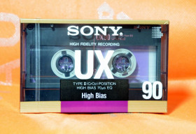 Касети Кассеты ^/--/^ Аудио кассета Sony UX 90  1988  запечатана ^_^^^ Аудіо касету Sony UX 90 1988 - фото фото фото