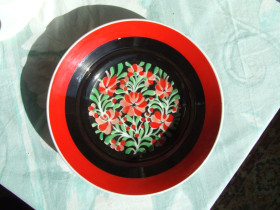 Статуетки, Скульптури, Фігурки, Фарфор Статуэтки, Скульптуры, Фигурки, Фарфор ^/--/^ Фарфор тарілка настінна роз. 24 х 5 см. Гологазо № 17 Венгрія 1950 роки. ручний розпис. ^_^^^ Фарфор тарелка настенная раз. 24 х 5 см. Гологазо No 17 Венгрия 1950 года. ручная роспись. - фото фото фото
