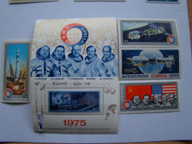 СРСР - СССР - ^/--/^ СССР, Михель 2009, 4371-4374,блок 105, Совместный полёт космических кораблей &amp;quot;Союз-19&amp;quot; и &amp;quot;Аполлон&amp;quot;. ^_^^^ СРСР, Міхель 2009, 4371-4374, блок 105, Спільний політ космічних кораблів &amp;quot; Союз-19 &amp;quot; і &amp;quot;Аполлон &amp;quot;. - фото фото фото