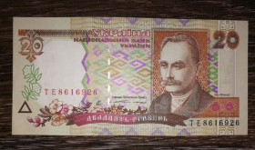 Загальнодержавні випуски Общегосударственные выпуски ^/--/^ 20 гривень 1995 Ющенко серія ТЕ 8616926 AUNC- ^_^^^ 20 гривен 1995 Ющенко серия ТЭ 8616926 AUNC- - фото фото фото