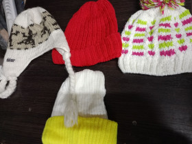 Інший одяг Другая одежда ^/--/^ 44587  Шапки дитячі 4 /--/ шт, Б/У ^_^^^ 44587 Шапки детские 4 /--/ шт, Б/У - фото фото фото