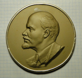 Статуетки, Скульптури, Фігурки, Фарфор Статуэтки, Скульптуры, Фигурки, Фарфор ^/--/^ Медаль настільна Ленін ^_^^^ Медаль настольная Ленин - фото фото фото