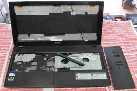 Корпуса Корпуса ^/--/^ Поддон нижняя часть корпуса Acer Aspire 5551 /--/ з петлями ^_^^^ Поддон нижняя часть корпуса Acer Aspire 5551 с петлями - фото фото фото