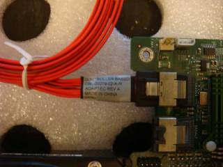 Шлейфи, перехідники Шлейфы, переходники ^/--/^ Кабель SAS 1-4 Supermicro CBL-0079-02-A-R 90 /--/ cm ^_^^^ SAS 1-4 Supermicro CBL-0079-02-A-R 90 /--/ cm - фото фото фото