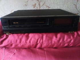 Відеомагнітофони, VHS-програвачі Видеомагнитофоны, VHS-проигрыватели ^/--/^ Видеомагнитофон-FUNAI-model-VCR-660.Виробник.    (Япония). ^_^^^ Відеомагнітофон-FUNAI-model-VCR-6603 (Японія). Детальніше в описі! - фото фото фото