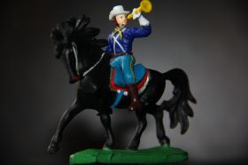 Фігурки, солдатики Фигурки, солдатики ^/--/^ кавалерист США горнист PANINI 50 /--/ мм ИТАЛИЯ МЯГКАЯ РЕЗИНА на коне ГДР ^_^^^ кавалерист США гірніст PANINI 50 /--/ мм ІТАЛІЯ М'ЯГКА РЕЗИНА на коні НДР - фото фото фото