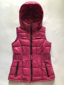 Жилети Жилеты ^/--/^ Теплый стеганный жилет с капюшоном и поясом,  Bershka. S ^_^^^ Теплий стеганний жилет з капюшоном і поясом, Bershka. S S S - фото фото фото