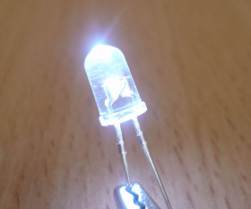 Інше Другое ^/--/^ LED 5 мм 3 /--/ V / Світлодіод / білий / гарантія ^_^^^ LED 5 мм 3 /--/ V / Светодиод / белый / гарантия - фото фото фото
