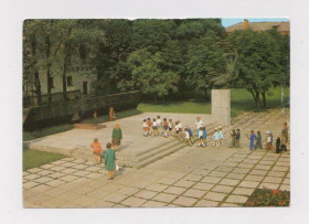 СРСР СССР ^/--/^ ХМЕЛЬНИЦЬКИЙ - ХМЕЛЬНИЦКИЙ  МЕМОРИАЛ СОВЕТСКИМ ВОИНАМ-ОСВОБОДИТЕЛЯМ  ДМПК 1986 г.  чистая  ^_^^^ ХМЕЛЬНИЦЬКИЙ - ХМЕЛЬНИЦЬКИЙ МЕМОРІАЛ РАДЯНСЬКИМ ВІЙНАМ-ЗВІЛЬНИЦЯМ ДМПК 1986 р. чиста - фото фото фото