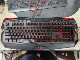 Клавіатури Клавиатуры ^/--/^ Игровая мультимедийная клавиатура R-200 USB № 26240612/1 ^_^^^ Ігрова мультимедійна клавіатура R-200 USB No 26240612/1 - фото фото фото