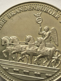 Європа Европа ^/--/^ Пам&amp;apos;ятна медаль 1991 рік. 200 років Бранденбурзьким Воротам. 1791-1991 рр. Німеччина. ^_^^^ Памятная медаль 1991 года. 200 лет Бранденбургским Воротам. 1791-1991 гг. Германия. - фото фото фото