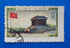 Історія та особистості История и личности ^/--/^ Вьетнам 1988 г - 88 лет со дня рождения Хо Ши Мина, 2 шт  (см.фото) ^_^^^ В'єтнам 1988 р - 88 років від дня народження Хо Ши Міна, 2 шт (див.фото) - фото фото фото