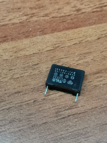 Конденсатори Конденсаторы ^/--/^ Конденсатор IEC /--/ 384-14 0,1 /--/ мкФ 275 /--/ в 250 /--/ в ^_^^^ Конденсатор IEC /--/ 384-14 0,1 /--/ мк Ф 275 /--/ в - фото фото фото