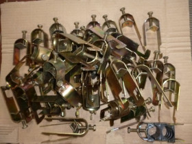 Інші радіокомпоненти Другие радиокомпоненты ^/--/^ клампсы кабельное крепление для фидерный кабель 50 /--/ шт ^_^^^ Клампси кабельне кріплення для фідерний кабель 50 /--/ шт - фото фото фото