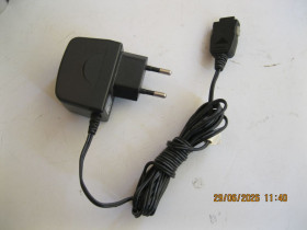 Зарядні пристрої Зарядные устройства ^/--/^ Зарядное  (СЗУ) Philips S /--/ 200 DSA-0051-05 /--/ C ^_^^^ Зарядне (СЗУ) Philips S /--/ 200 DSA-0051-05 /--/ C - фото фото фото