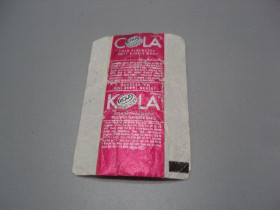 Вкладиші від жуйок Вкладыши от жвачек ^/--/^ Обертка от жвачки Cola playoured soft bubble gum Kola 1995 Turkey фантик этикетка узкая №17893 /--/ мя ^_^^^ Обертка від жуйки Cola playoured soft bubble gum Kola 1995 Turkey фантик етикетка вузька No /--/ 17893 /--/ мя - фото фото фото