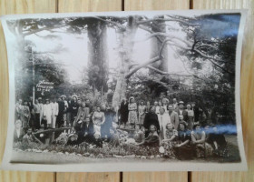 Листи, фото Письма, фото ^/--/^ Фото 1 Крым Гурзуф Тургруппа 25.05. 1952 год + Клеймо фотоартели ^_^^^ Фото 1 Крим Гурзуф Тургрупа 25.05. 1952 Клеймо фотоартелі - фото фото фото
