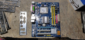 Материнські плати Материнские платы ^/--/^ Мат. плата Gigabyte GA-945 /--/ GCM-S /--/ 2 /--/ C rev /--/ 1.0 LGA /--/ 775 i /--/ 945 /--/ GC PCI-E+SVGA+LAN SATA MicroATX 2 /--/ DDR /--/ 2 № К /--/ 212903 ^_^^^ Мат. плата Gigabyte GA-945 /--/ GCM-S /--/ 2 /--/ C rev /--/ 1.0 LGA /--/ 775 i /--/ 945 /--/ GC PCI-E+SVGA+LAN SATA MicroATX 2 /--/ DDR /--/ 2 No К /--/ 212903 - фото фото фото