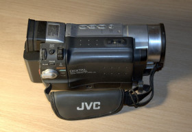 JVC JVC ^/--/^ Видеокамера JVC GR-DVL /--/ 520 /--/ U miniDV Япония ^_^^^ Відеокамера JVC GR-DVL /--/ 520 /--/ U miniDV Японія - фото фото фото