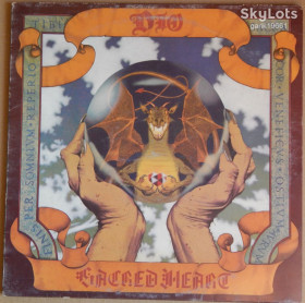 Платівки Пластинки ^/--/^ Dio – Sacred Heart  (Vertigo – 824 848-1, Italy) inner sleeve EX+/NM- ^_^^^ Dio – Sacred Heart (Vertigo – 824 848-1, Italy) inner sleeve EX+/NM- - фото фото фото