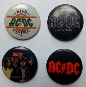 Інше Другое ^/--/^ Комплект значков AC/DC  (4 штуки) ^_^^^ Комплект значків AC/DC (4 штуки) - фото фото фото