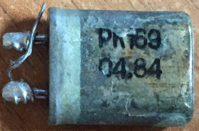Інші радіокомпоненти Другие радиокомпоненты ^/--/^ КВАРЦ 23,4 MHz РК /--/ 169. Б/У. В ЛОТЕ 1 ШТУКА! ^_^^^ Кварц 23,4 MHz РК /--/ 169. Б/У. У ЛОТЕ 1 ШТУКА! - фото фото фото